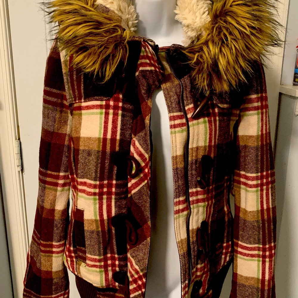 comfy warm very clean like new Use few times